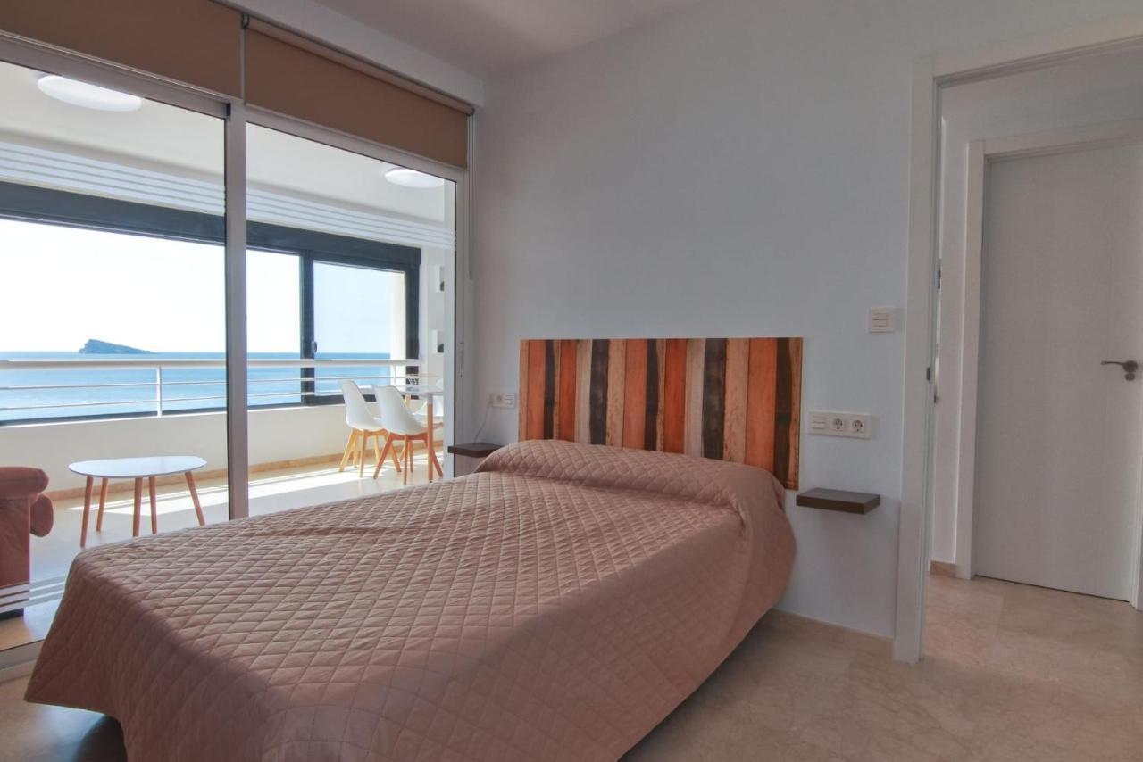 Luminoso En Primera Línea De Playa Apartamento